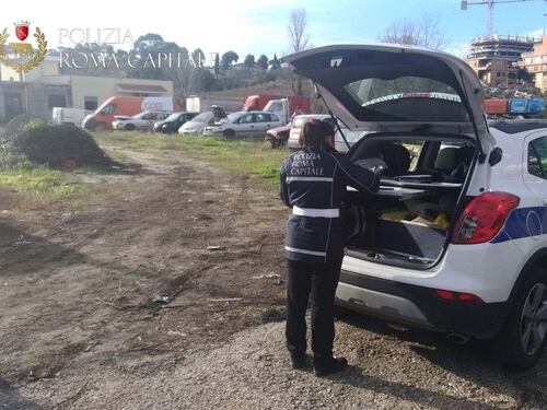 Sequestrata area di 2mila metri quadri: una discarica a cielo aperto
