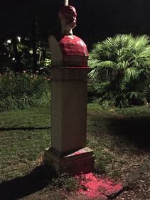 Il blitz anti razzista a Roma, vernice sulla statua del generale "colonialista" 9