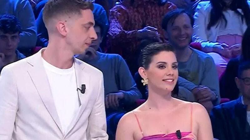 “Non dimenticherò”. Amadeus ricorda la pacchista di 29 anni malata di cancro