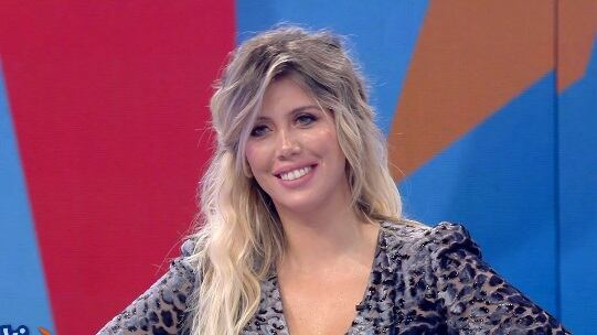 Piccolo incidente per Wanda Nara: si rompe il vestito prima della diretta