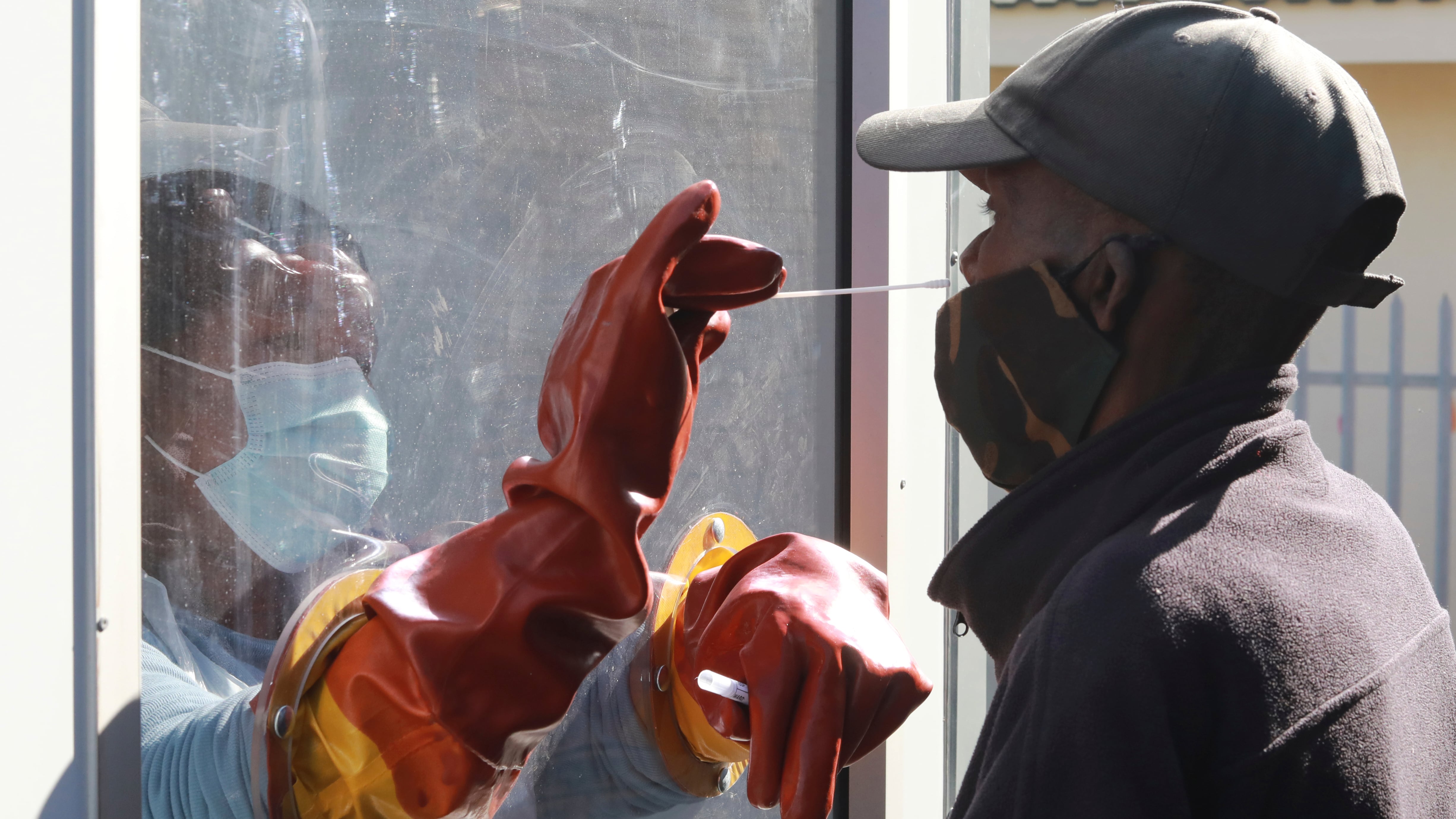 Covid, la Francia cambia tutto: "La quarantena di soli 7 giorni"