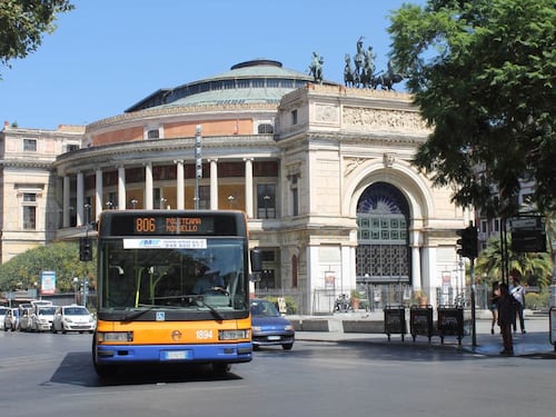 Difende disabile sul bus, la babygang massacra l'autista a Palermo