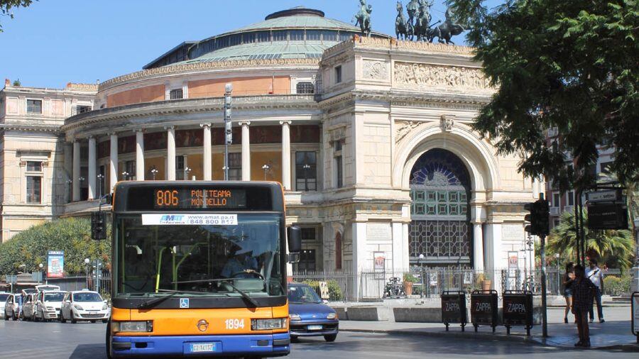 Difende disabile sul bus, la babygang massacra l'autista a Palermo