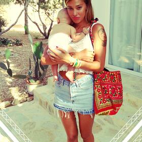 Belen ufficializza le future nozze su FB 2
