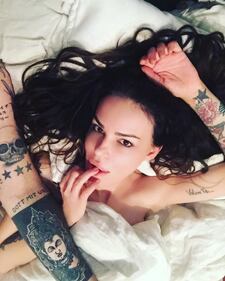 Nina Moric: le foto più belle su Instagram 16