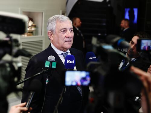 Dagli affitti brevi ai tagli alla metro. Tajani incalza i ministeri della Lega