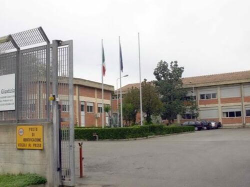 Cagliari, un maxi-centro per immigrati sostituirà scuola per poliziotti