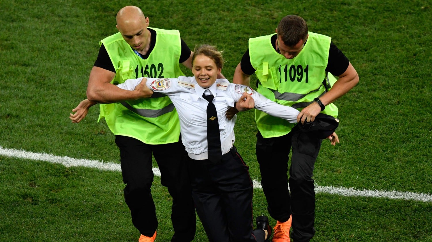 Putin grazia le Pussy Riot: niente Siberia, solo multa e daspo