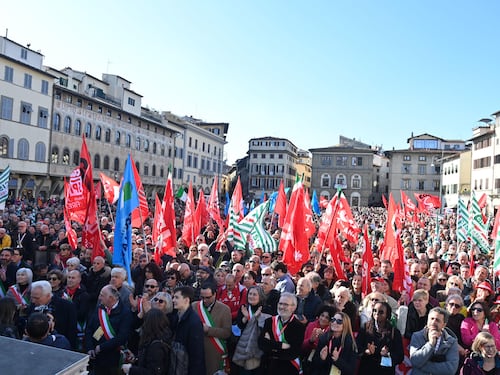 In corteo bandiere e slogan violenti: "Uccidere i fascisti non è reato"