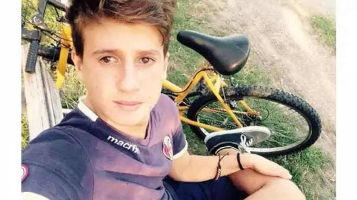 "Davide è come morto, la giustizia non ci rispetta". L'ira dei genitori di Ferrerio, massacrato di botte dal rom