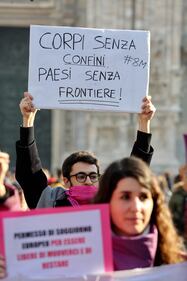 A Milano contro la violenza delle donne: Flash Mob in piazza Duomo 9