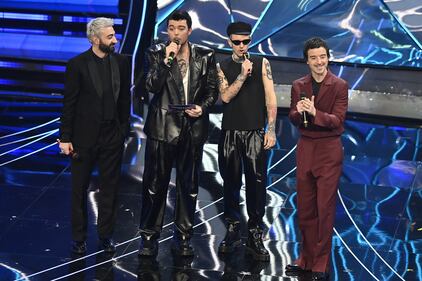 Sanremo 2024: ecco il look della terza serata del Festival di Diodato 3