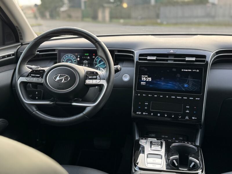 Hyundai Tucson PHEV: guarda la gallery del SUV ibrido plug-in con 265 CV 18