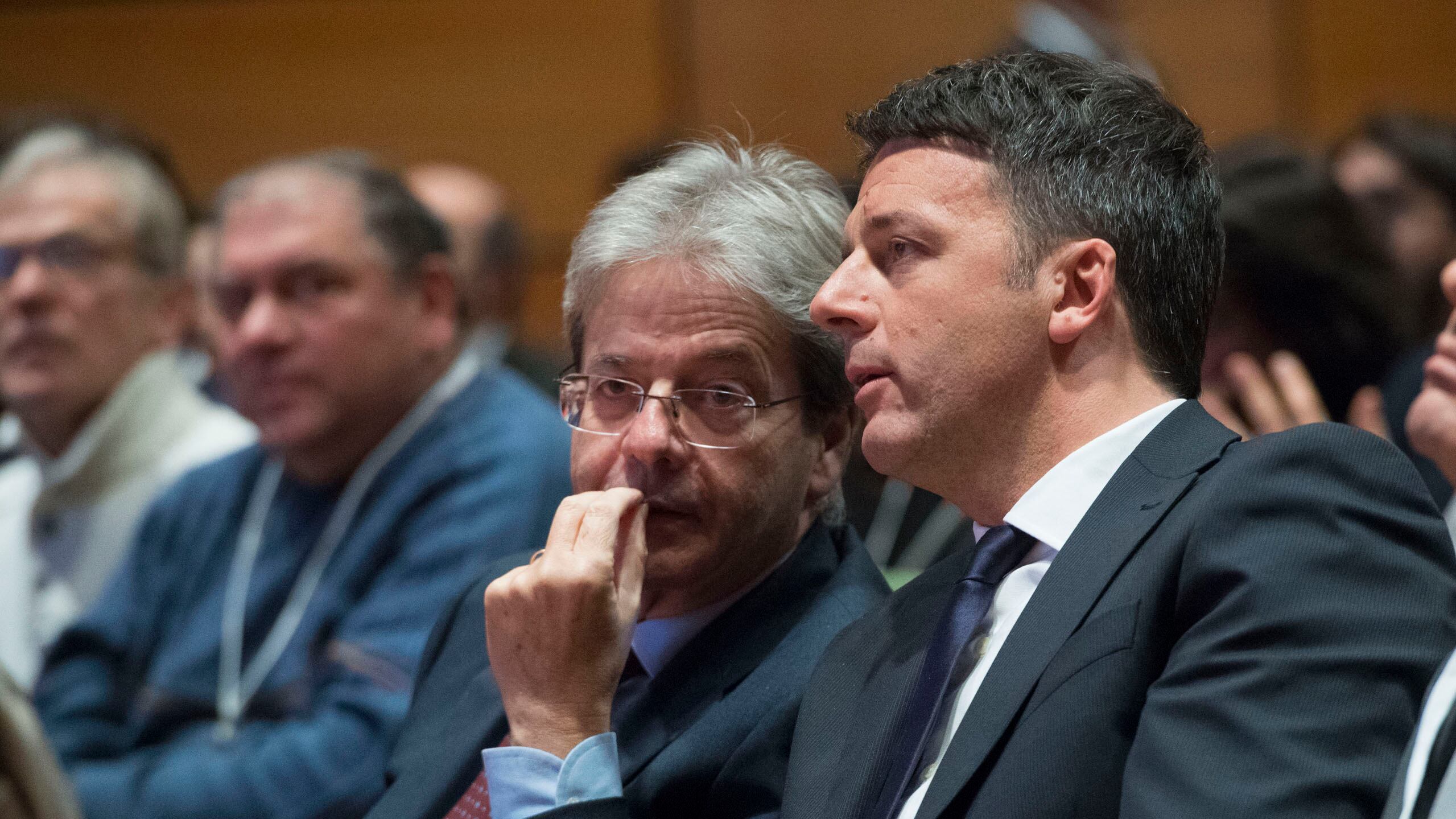 Pd, Gentiloni corre a Roma 1 Ma gli altri big non lo imitano