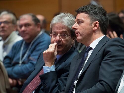 Renzi: "Sfidiamo l'incompetenza del M5S". E attacca il centrodestra