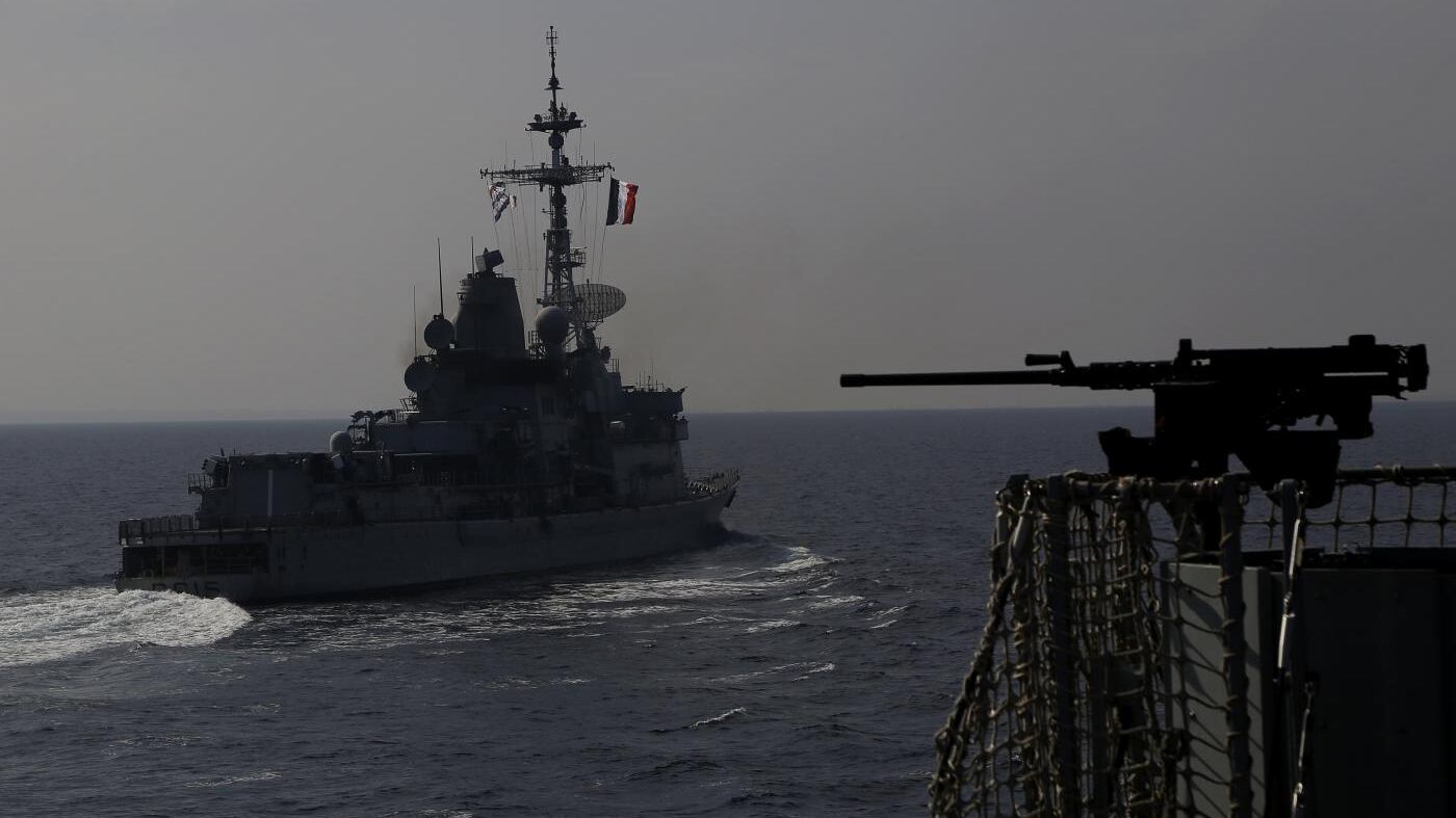 Navi da guerra in mare: cosa sta succedendo nella Manica