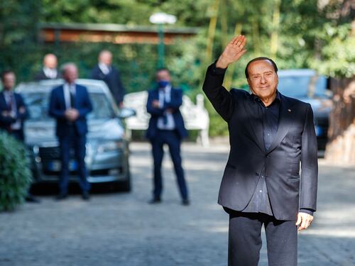 Berlusconi: "Il Quirinale? 290 usciti dai gruppi, ho tanti amici"