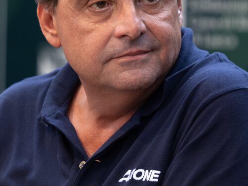 "Sa di perdere". "Papeete studia..."