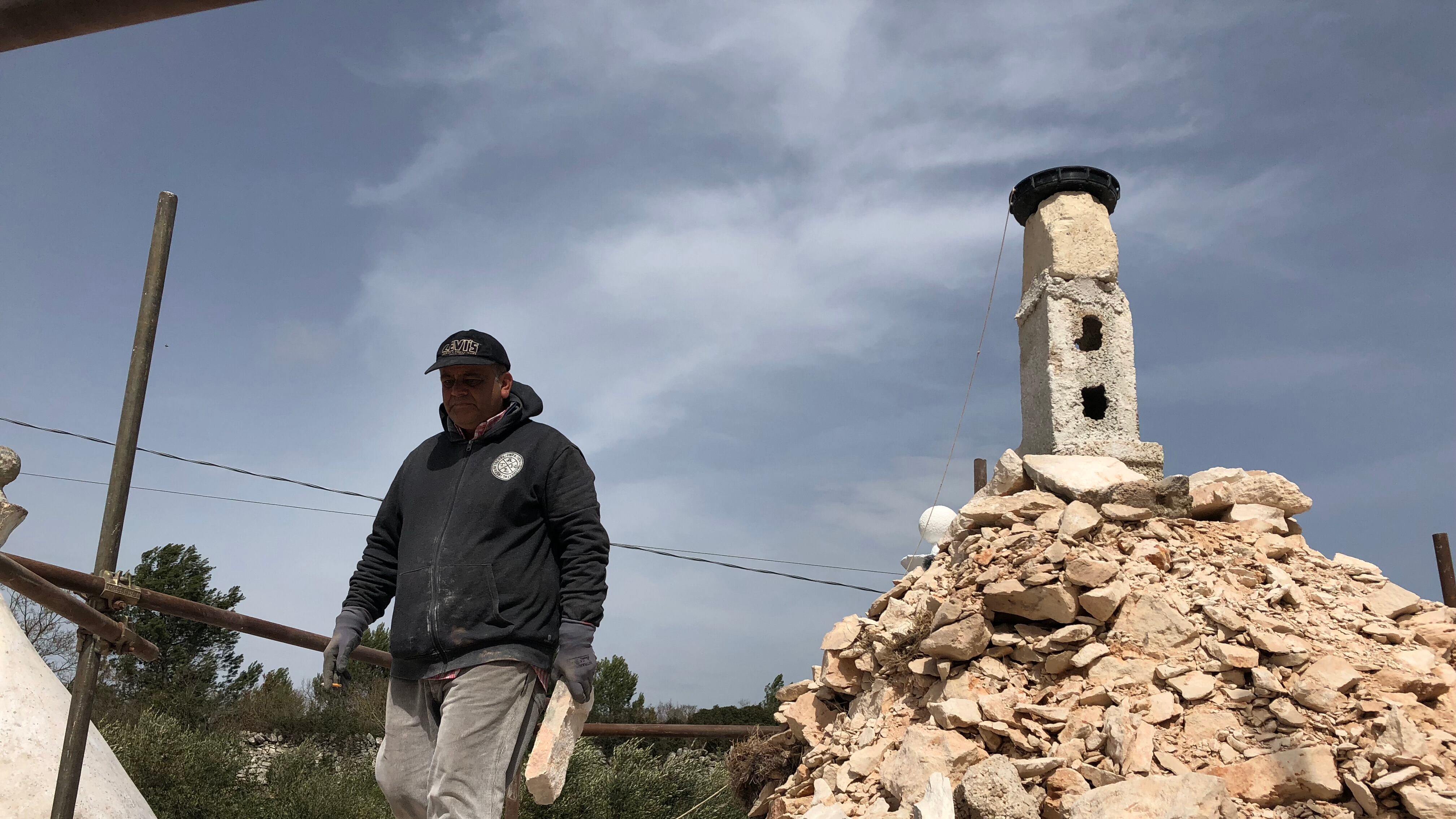 Il mastro trullaro cerca allievi: "Nessuno resiste, troppa fatica"