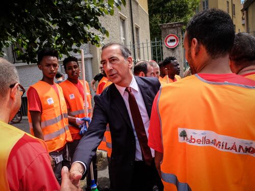 Periferie nel degrado? Ora Beppe Sala arruola i profughi