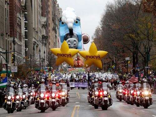New York, parata del Ringraziamento protetta da barriera antisfondamento