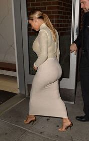 Kim Kardashian, trasparenze sensuali 3
