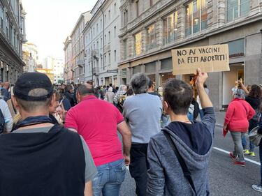 Trieste, migliaia di No pass in corteo 7