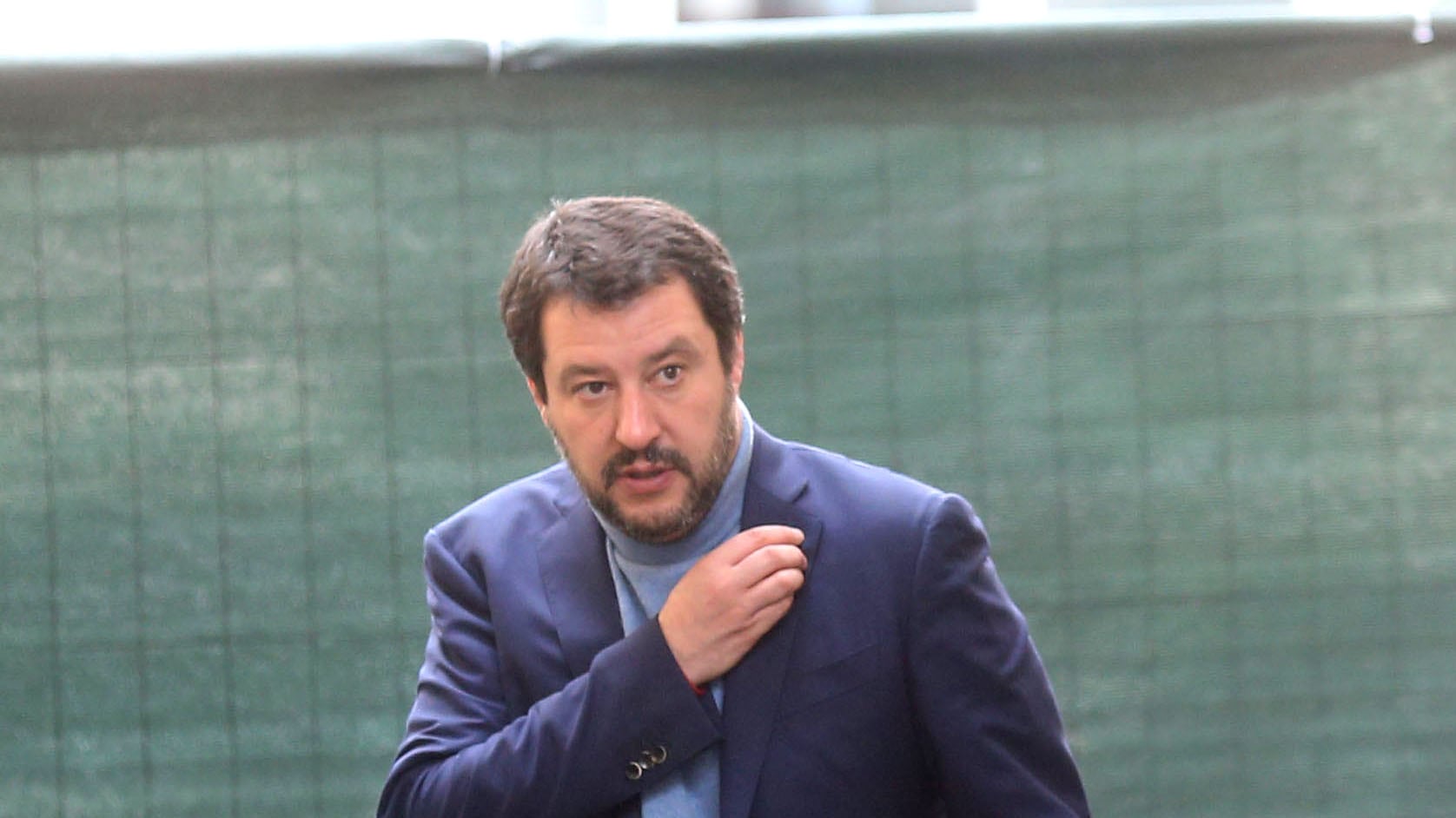 Il caso della commessa che si è rifiutata di servire un gelato a Salvini