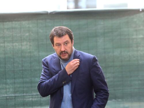 Il caso della commessa che si è rifiutata di servire un gelato a Salvini