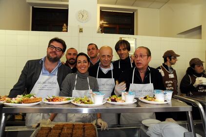 Vip e calciatori alla mensa dei poveri 8
