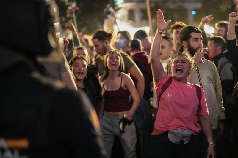 Valencia, manifestanti in strada contro la gestione Mazòn 3