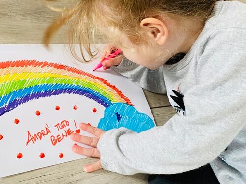 Coronavirus, anche Ginevra e Giorgia Meloni aderiscono alla campagna social dei bimbi