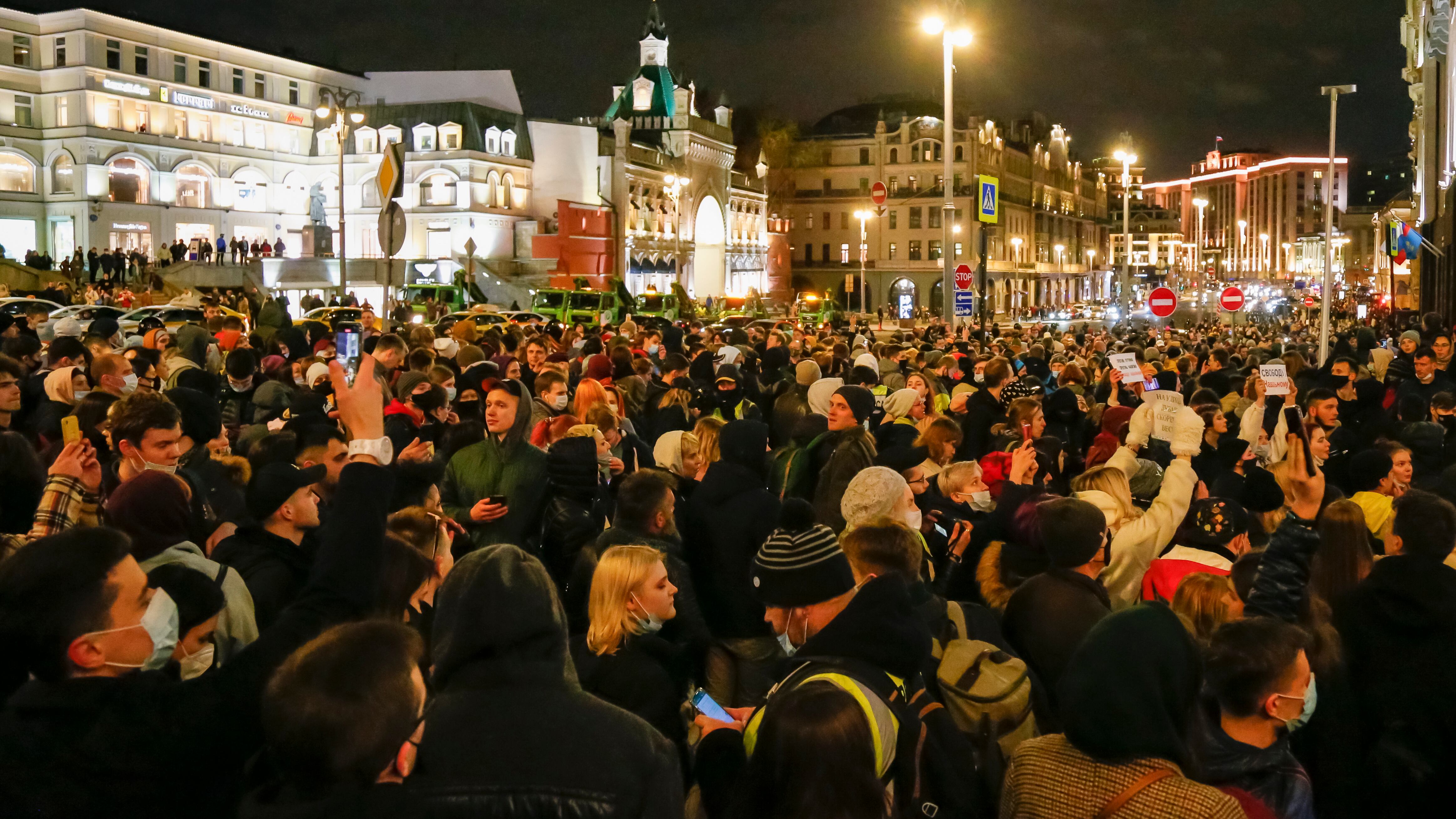 E in patria ordina la repressione. Arrestati 400 attivisti pro-Navalny