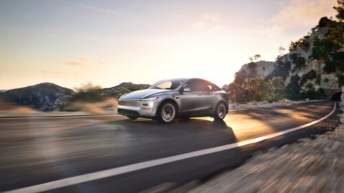 Tesla Model Y 2025: guarda la gallery del nuovo modello 5