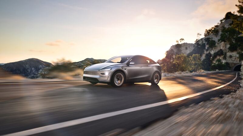 Tesla Model Y 2025: guarda la gallery del nuovo modello 5
