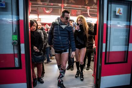 No Pants subway ride, la corsa in metropolitana che sfida il freddo 17