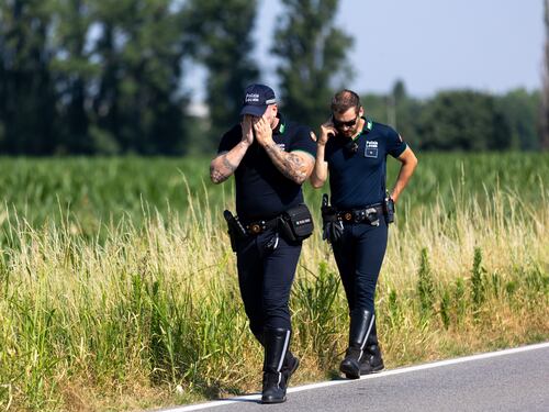 Da Mattarella a Meloni, solidarietà per l'agente. "Servitore dello Stato". I leader dell'opposizione scelgono il silenzio