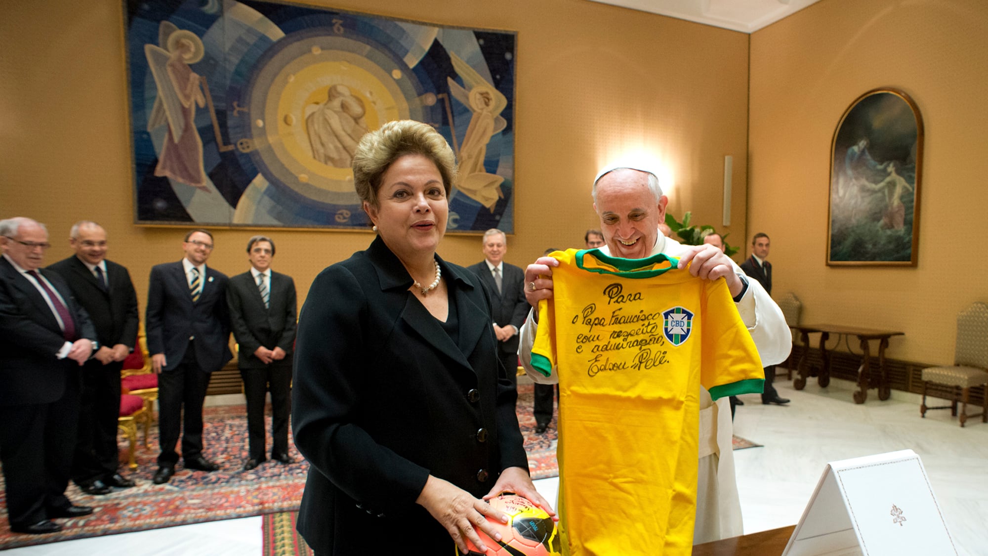 Il Papa non prega per il Brasile. Perché il tifo è fede