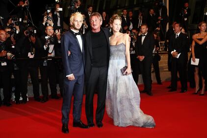 La figlia di Sean Penn gli ruba la scena a Cannes 10