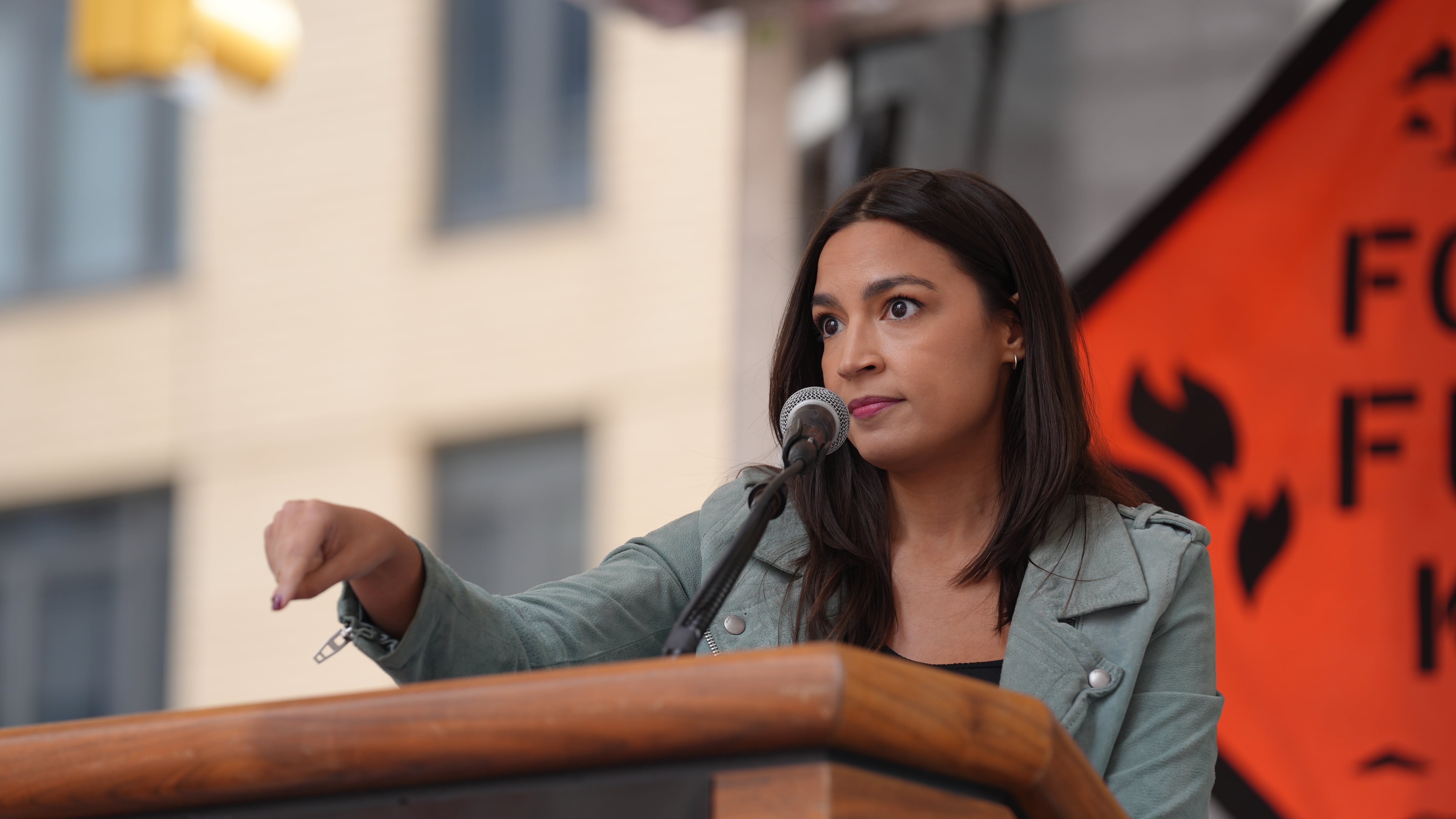 "Fabbricano prove false contro Biden": furia di Ocasio-Cortez contro i Repubblicani
