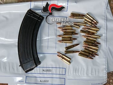 Ostuni, ritrovato in un casolare kalashnikov di produzione jugoslava 1