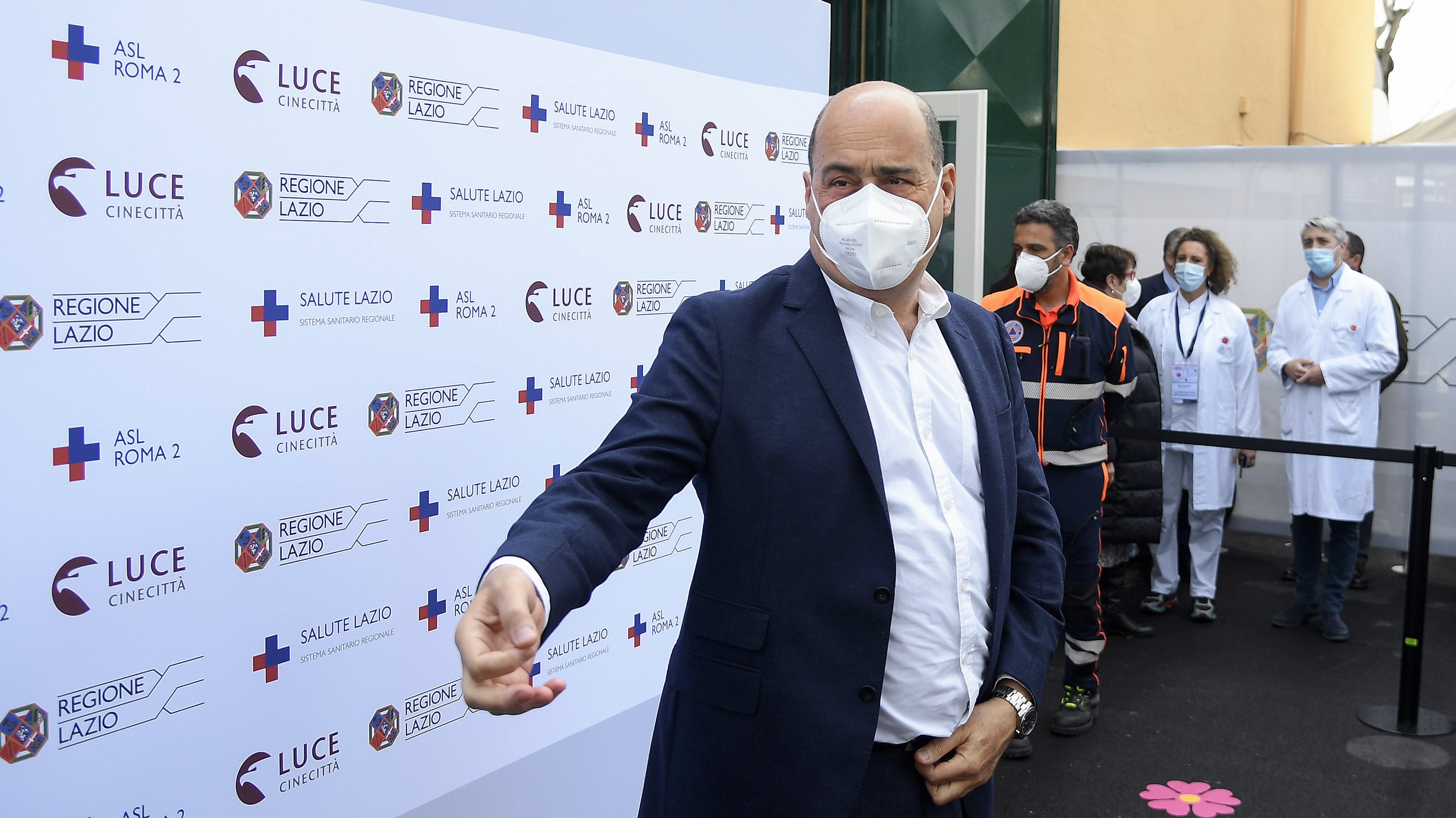 "Restituiteci le dosi". Gli uomini di Zinga contro il governo