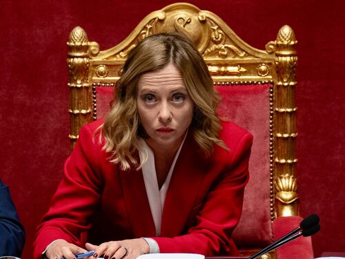 Il governo va allo scontro. Meloni: "Subito un Cdm"