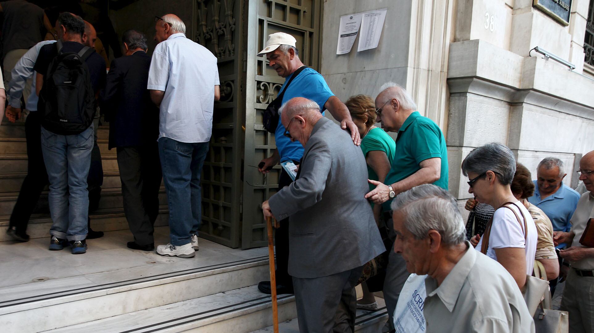 La Grecia rimborsa i creditori, ma Tsipras perde un altro pezzo