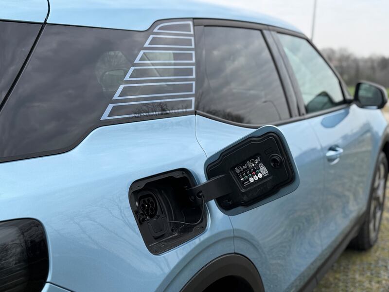 Ford Explorer EV: guarda la gallery del nuovo SUV americano 13