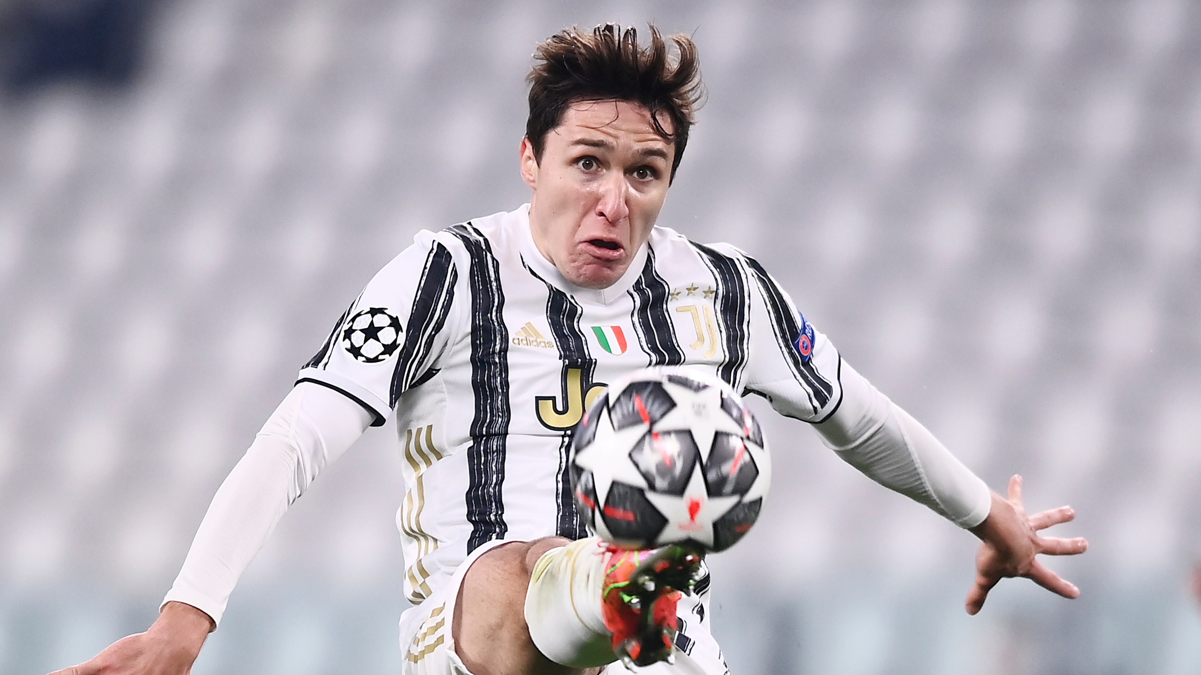 Chiesa al centro del villaggio di Pirlo. Dybala e i senatori verso l'addio