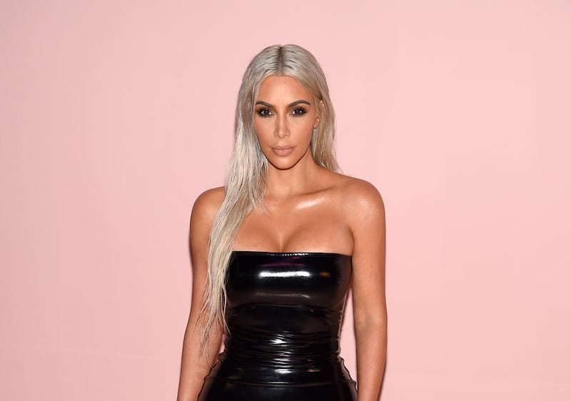 Kim Kardashian senza reggiseno sul red carpet 10