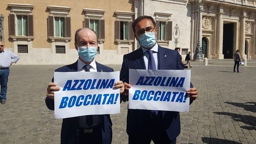 Sit-in della Lega a Palazzo Chigi: "Azzolina bocciata" 7