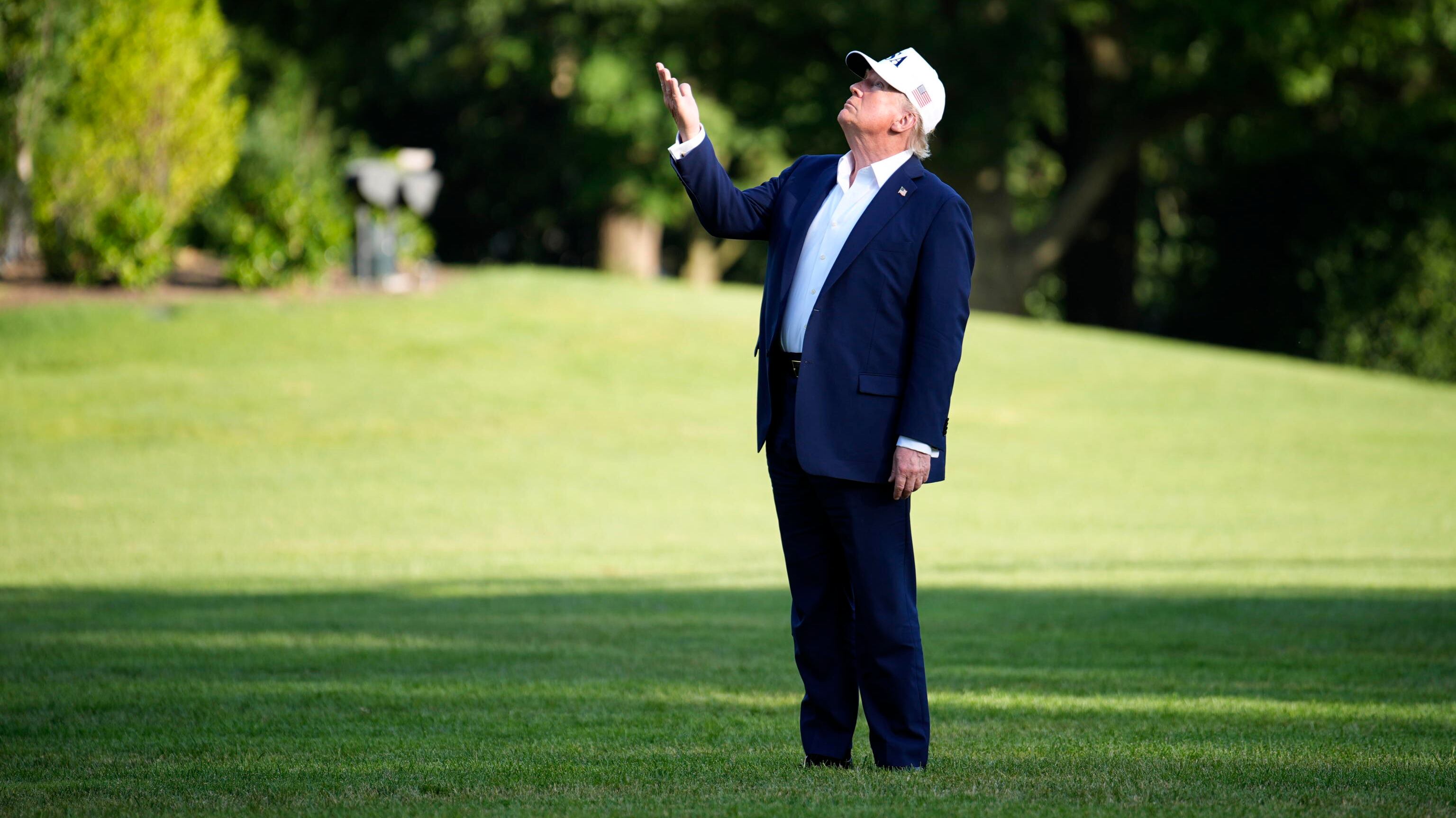 L'ex avvocato di Epstein: "Ghislaine Maxwell cercherà di fare un accordo con Trump"