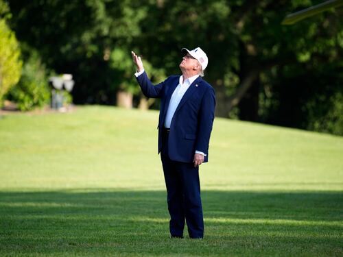 L'ex avvocato di Epstein: "Ghislaine Maxwell cercherà di fare un accordo con Trump"